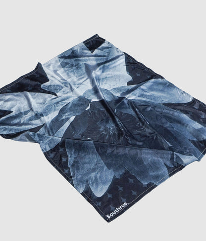 Negative flower bandana - azul oscuro