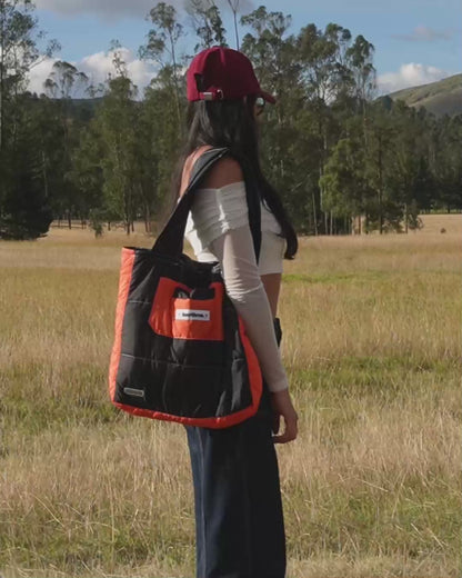 Puffer totebag clasica - Negro + naranja